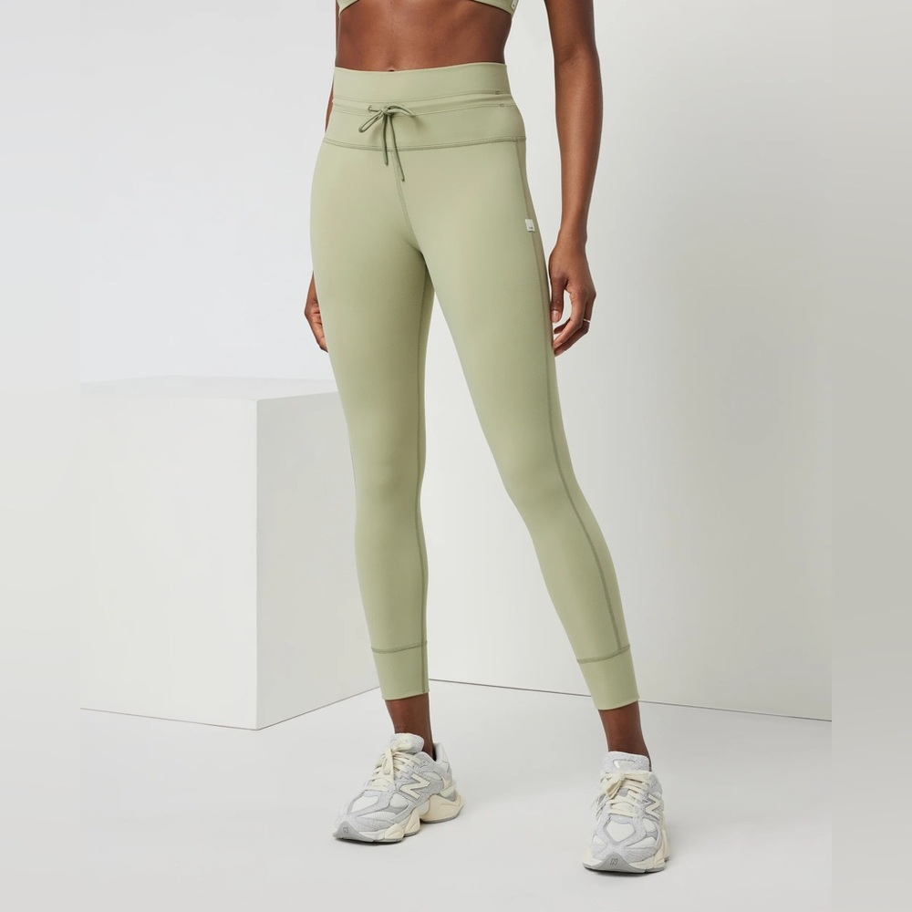 Vuori Daily Legging in Sprout size M